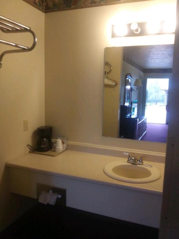 Whispering Creek Lodging & Rv Resort Newton Luaran gambar