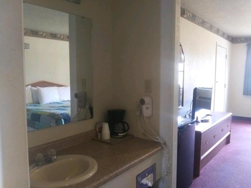 Whispering Creek Lodging & Rv Resort Newton Luaran gambar